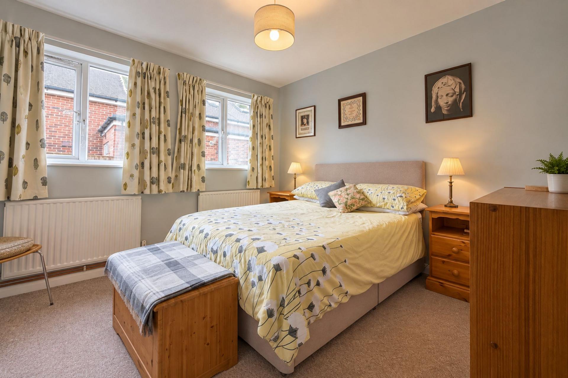 Flat Gosford Hill Court in Cherwell District