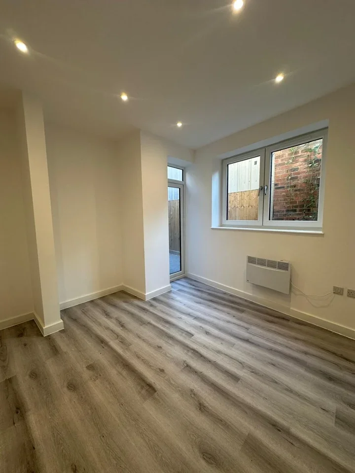 Flat Bakers Avenue in Greater London