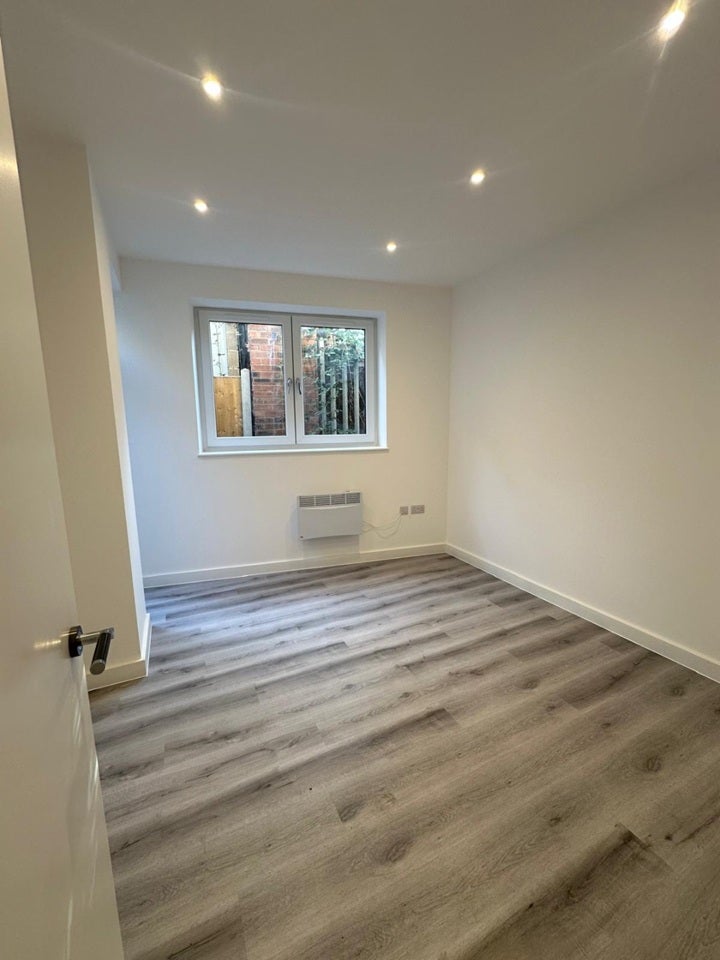 Flat Bakers Avenue in Greater London