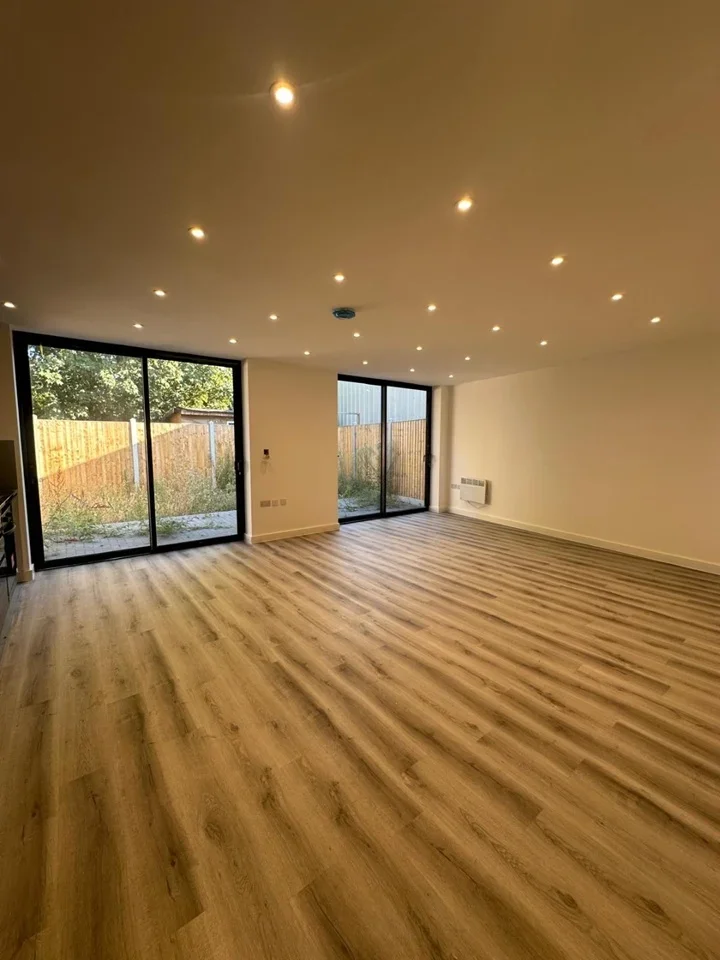 Flat Bakers Avenue in Greater London