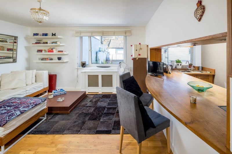 Flat Harrow Road in Greater London