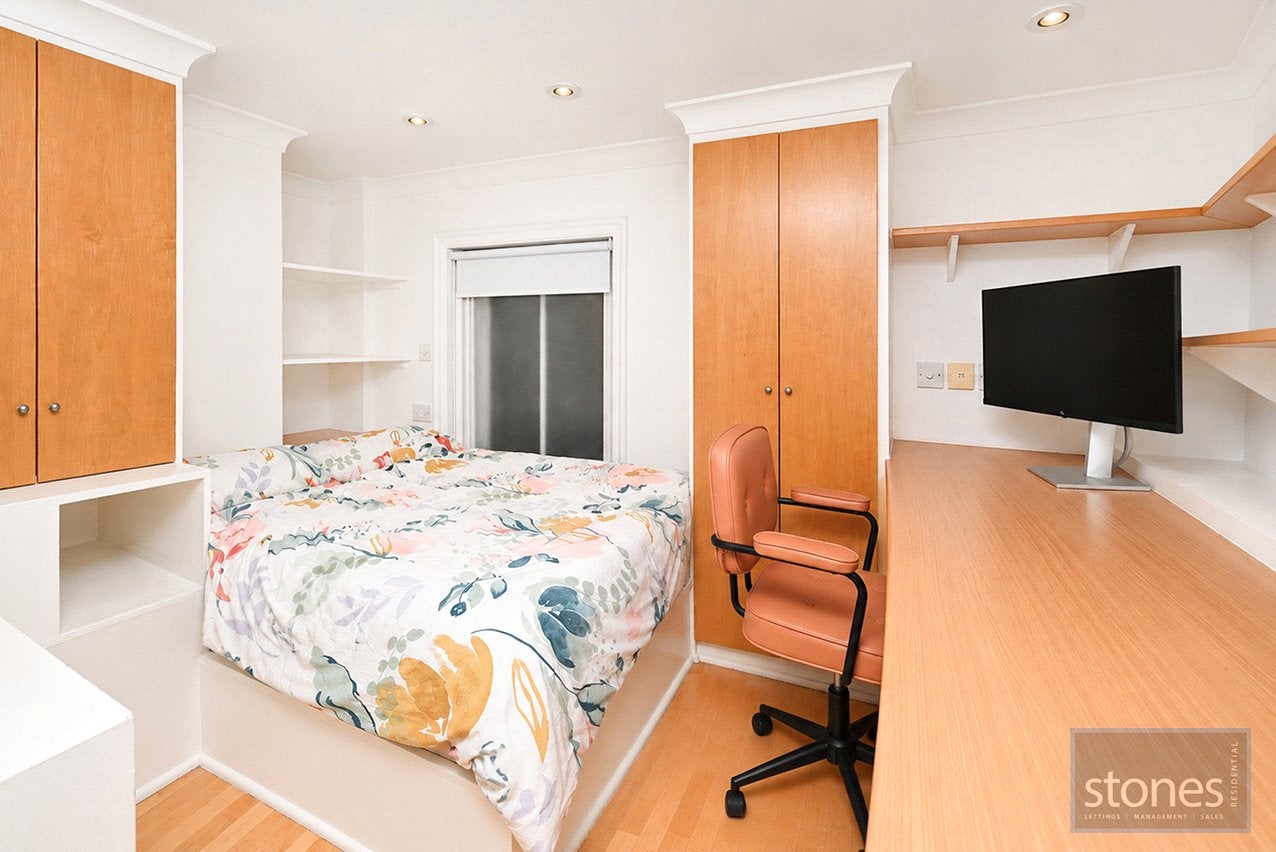 Flat Fellows Road in Greater London