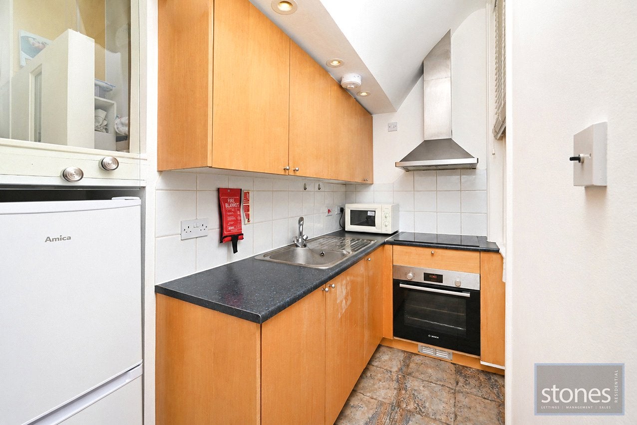 Flat Fellows Road in Greater London