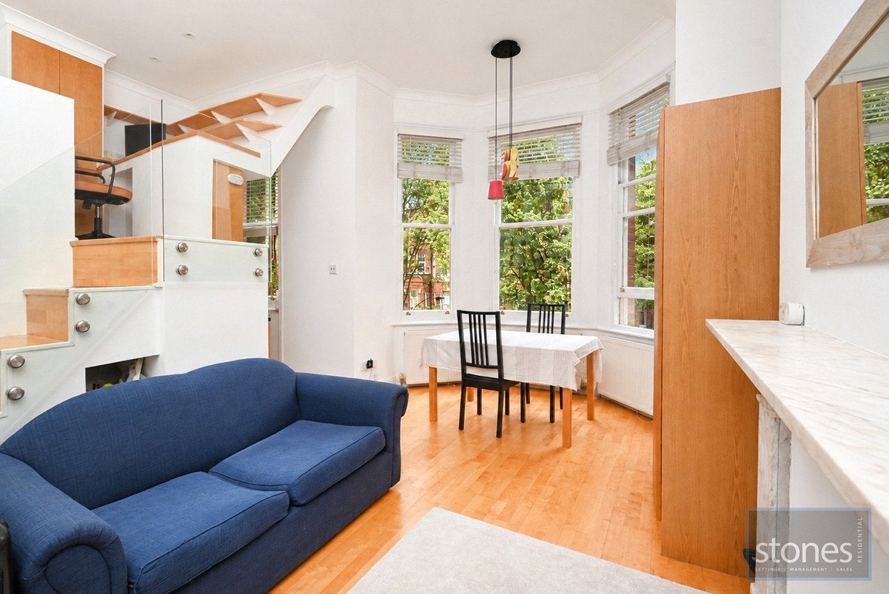 Flat Fellows Road in Greater London