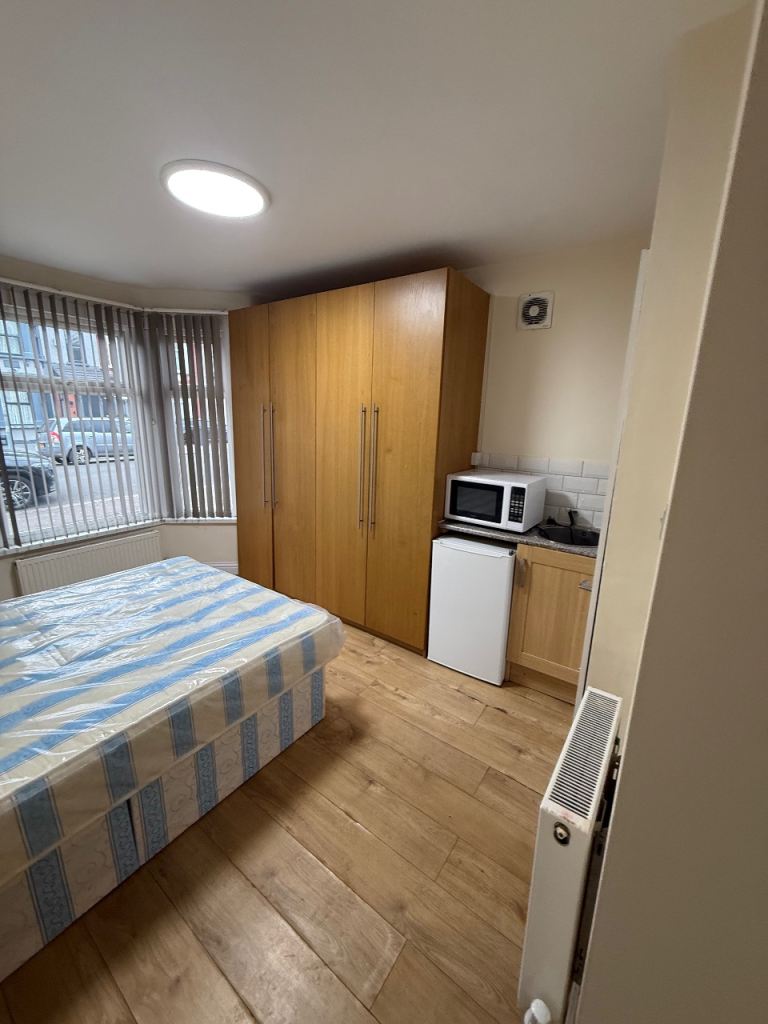 Flat Windsor Road in Greater London
