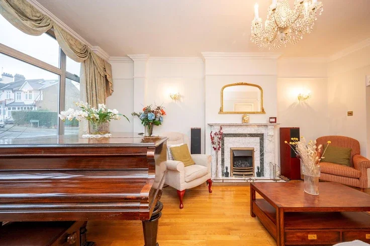 House Chesham Crescent in Greater London