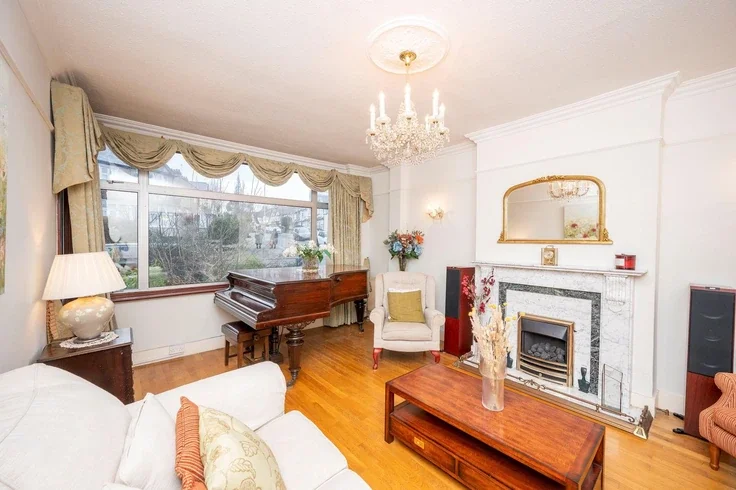 House Chesham Crescent in Greater London