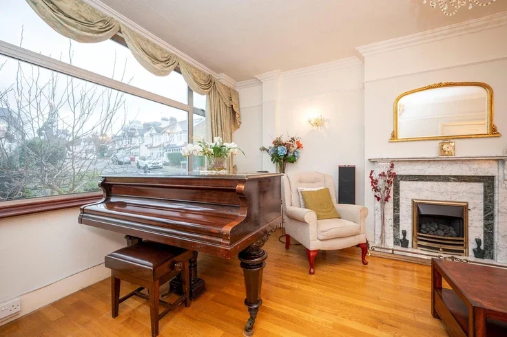 House Chesham Crescent in Greater London