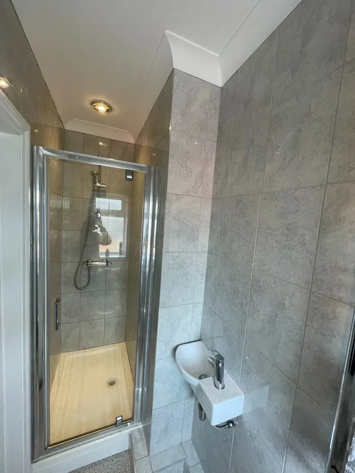 Flat Abbetts Lane in Surrey Heath