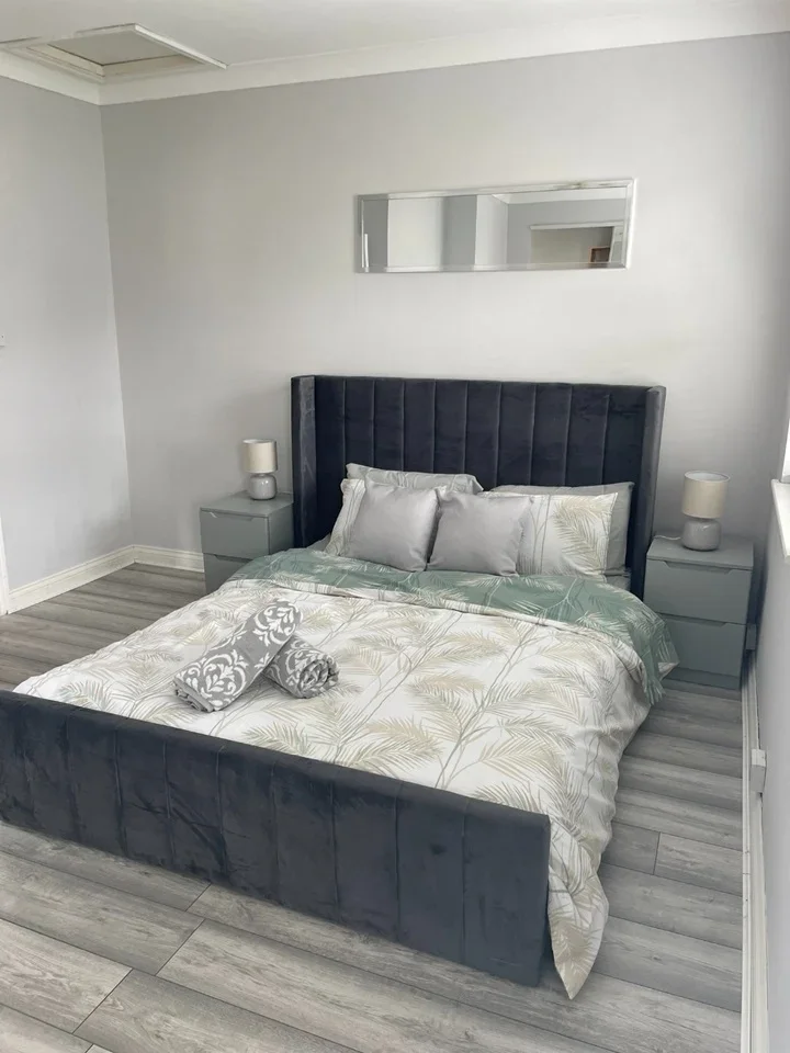 Flat Abbetts Lane in Surrey Heath