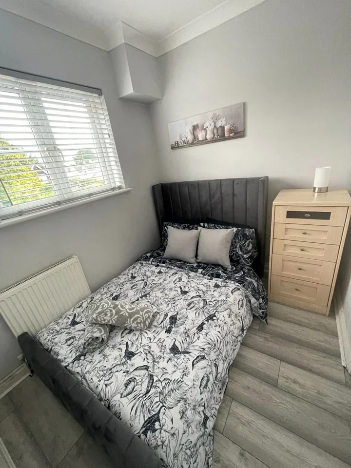 Flat Abbetts Lane in Surrey Heath