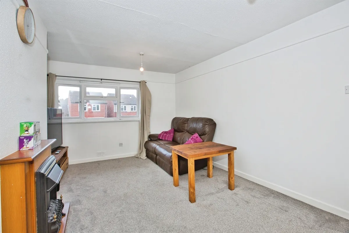 Flat Taranto Hill in Ilchester