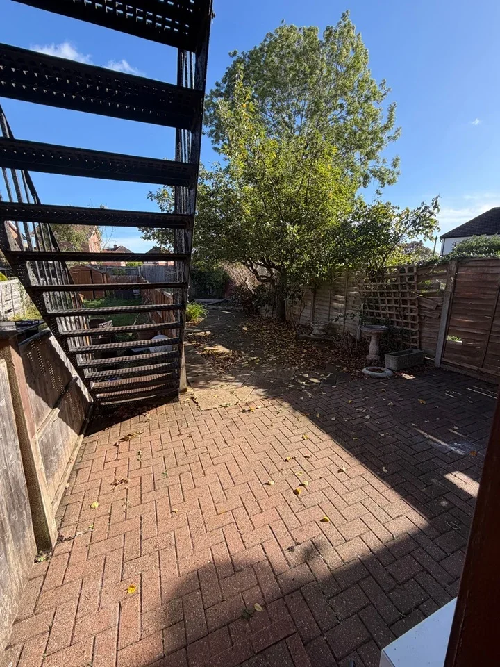 Flat Kenerne Drive in Greater London