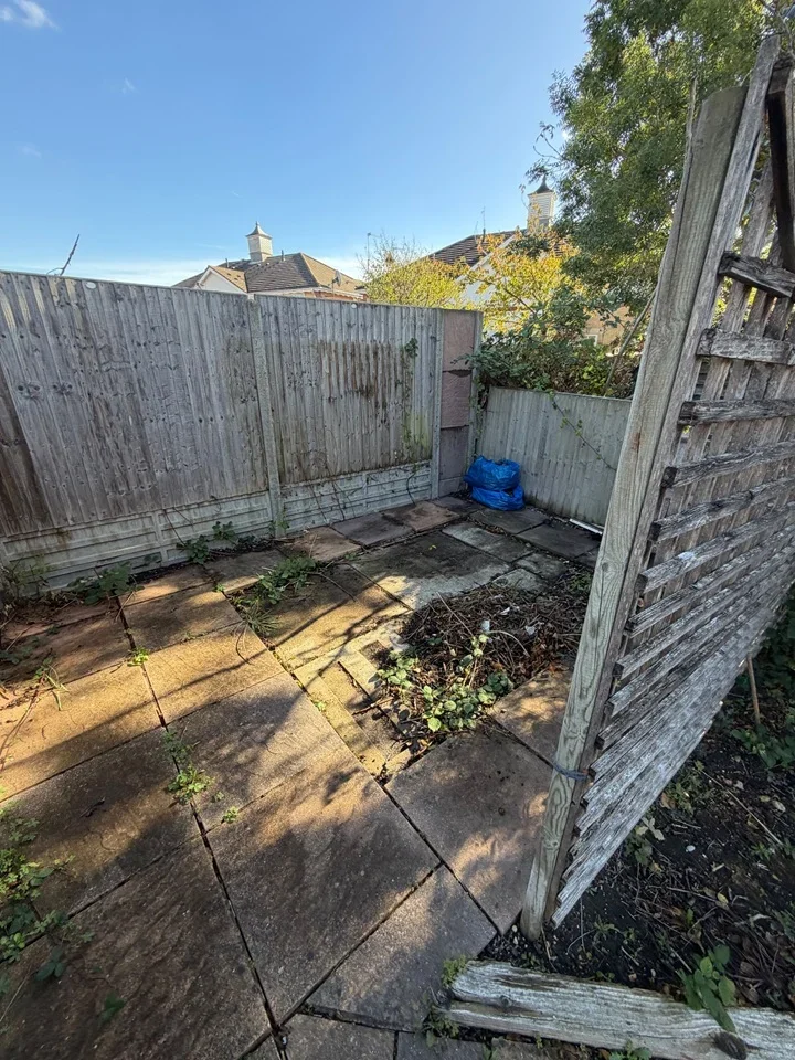 Flat Kenerne Drive in Greater London