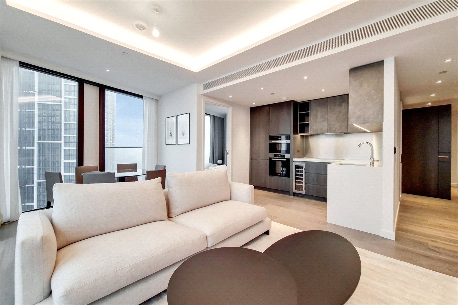 Flat Nine Elms Lane in Greater London