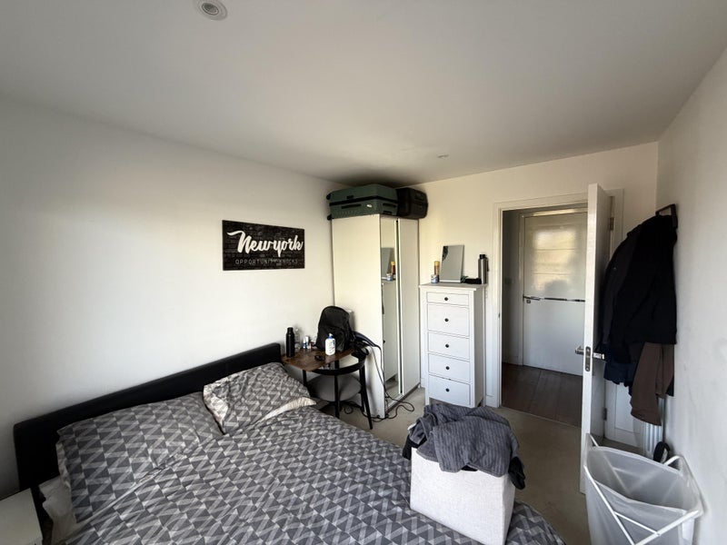 Room Plough Way in Greater London
