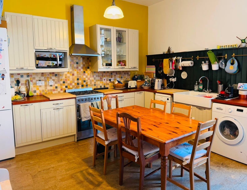 Room Macdowall Road in City of Edinburgh