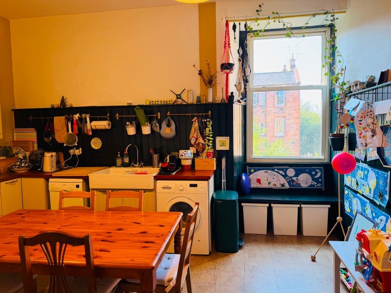 Room Macdowall Road in City of Edinburgh