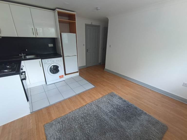 Flat Park Street West in Luton