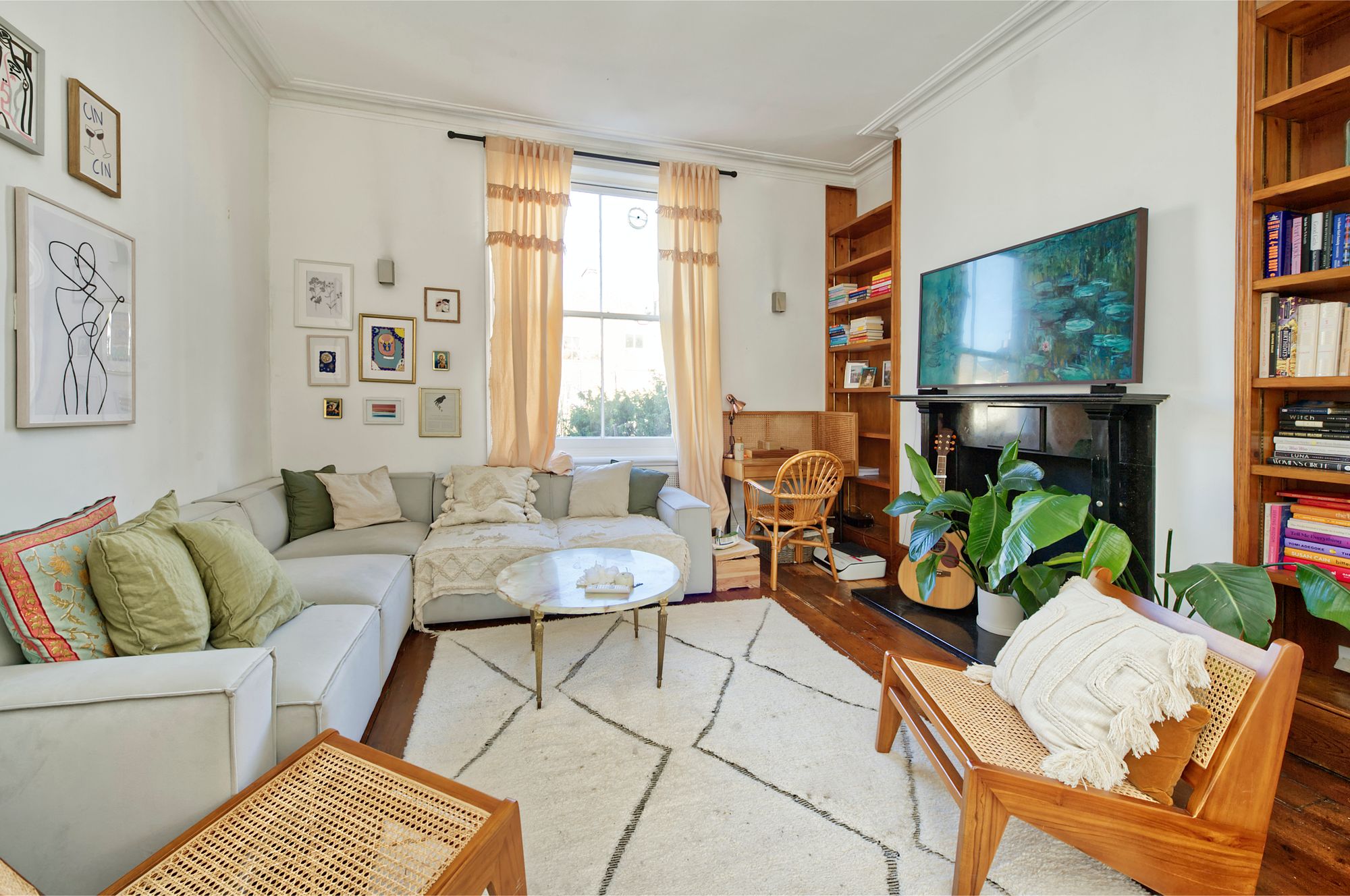 Flat Fellows Road in Greater London