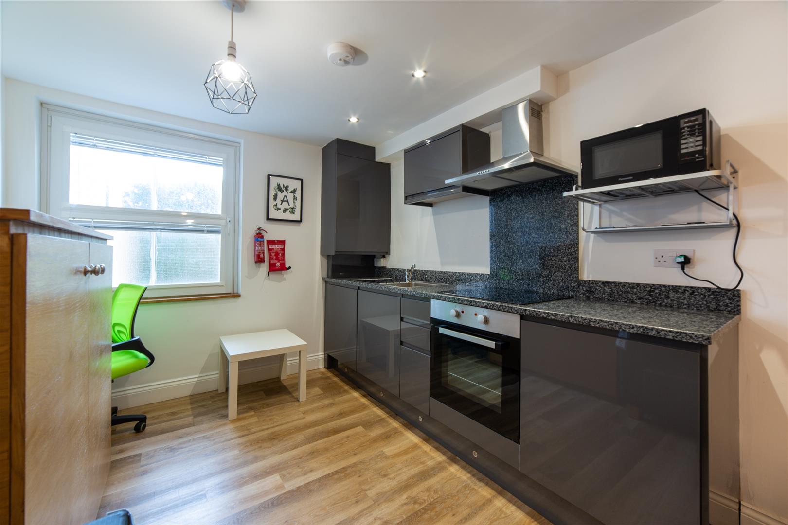 Flat Osborne Terrace in Newcastle upon Tyne