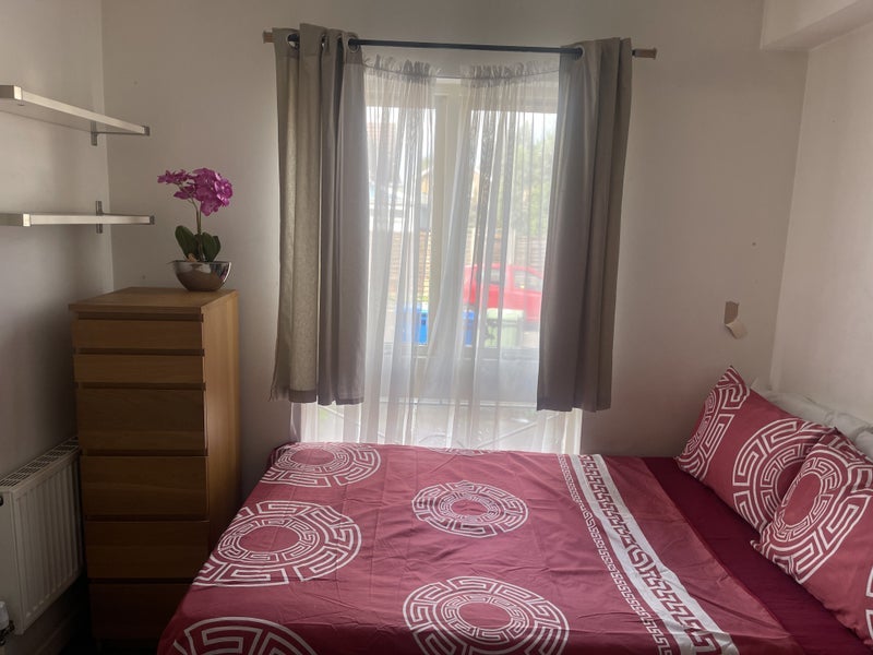 Room Oxley Close in Greater London