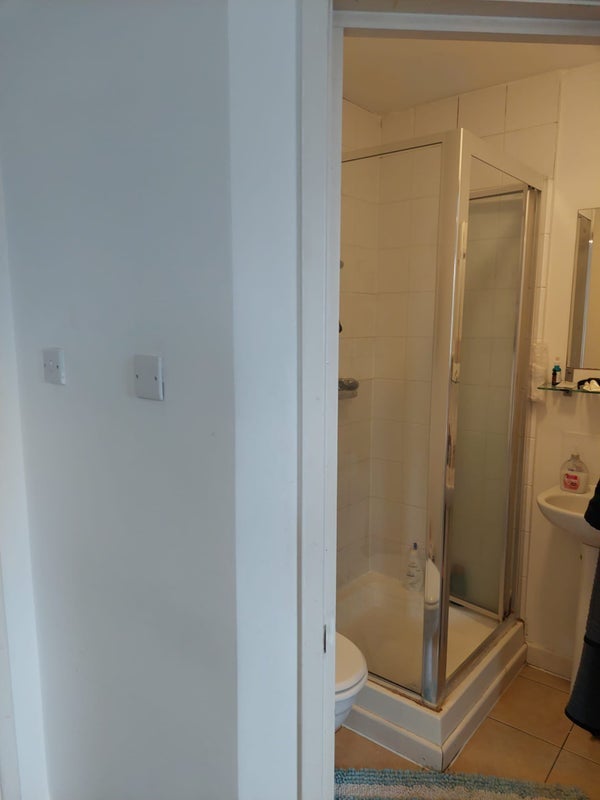 Room Oxley Close in Greater London