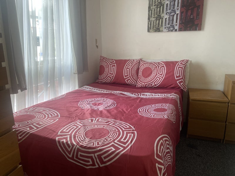 Room Oxley Close in Greater London