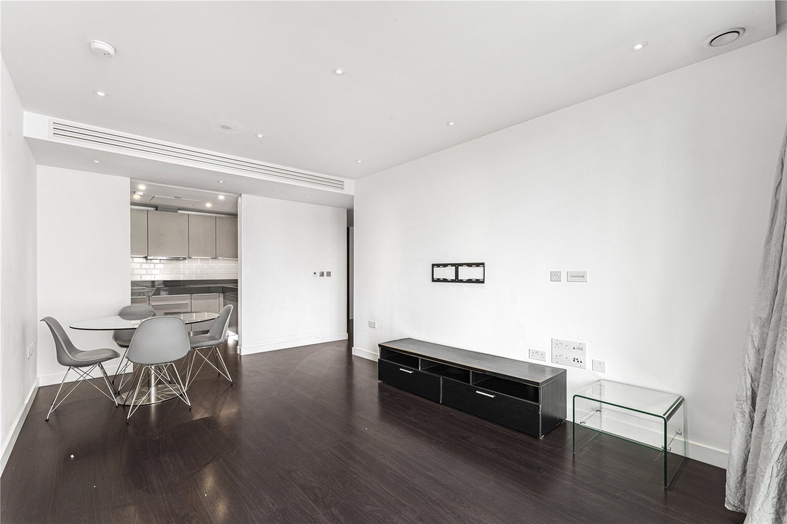 Flat Alie Street in Greater London