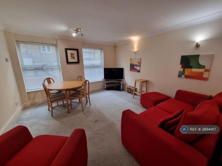 Flat Ensign Street in Greater London
