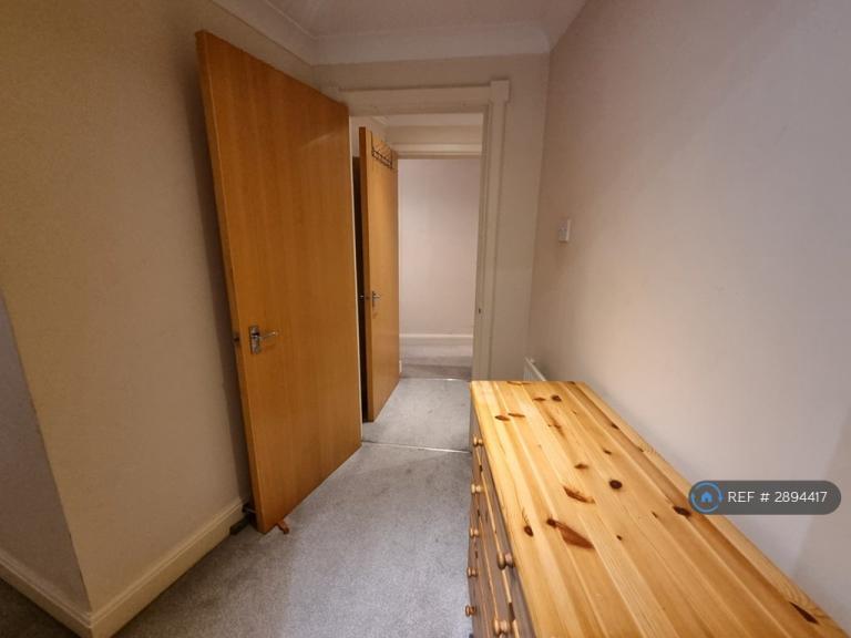 Flat Ensign Street in Greater London