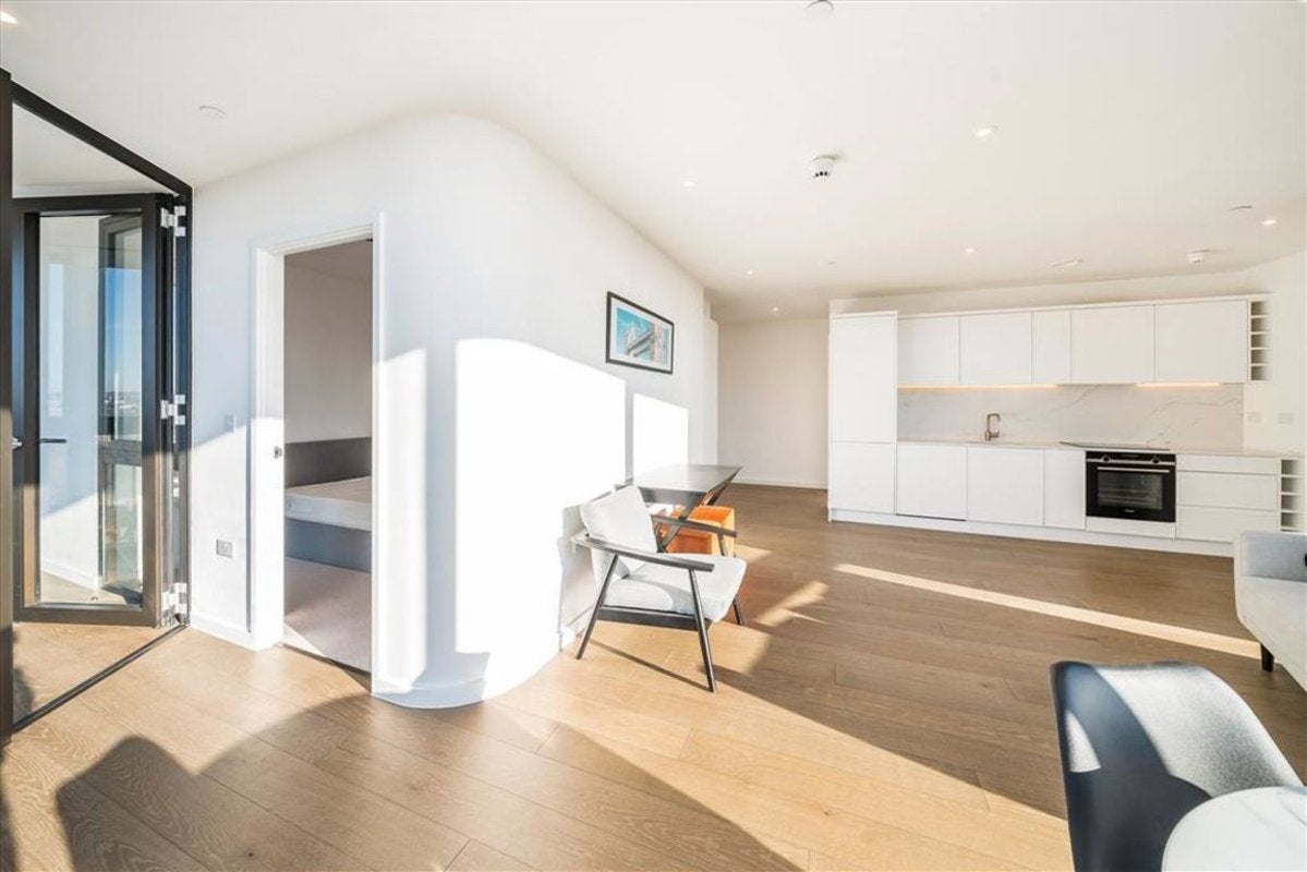 Flat Limehouse Causeway in Greater London