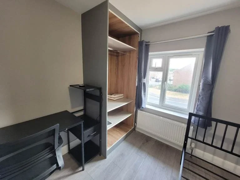 Room Wise Lane in Greater London
