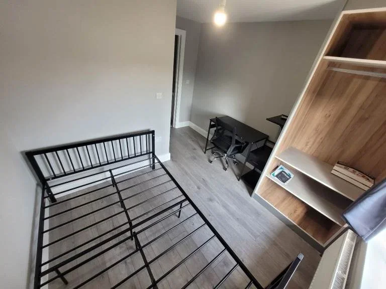 Room Wise Lane in Greater London
