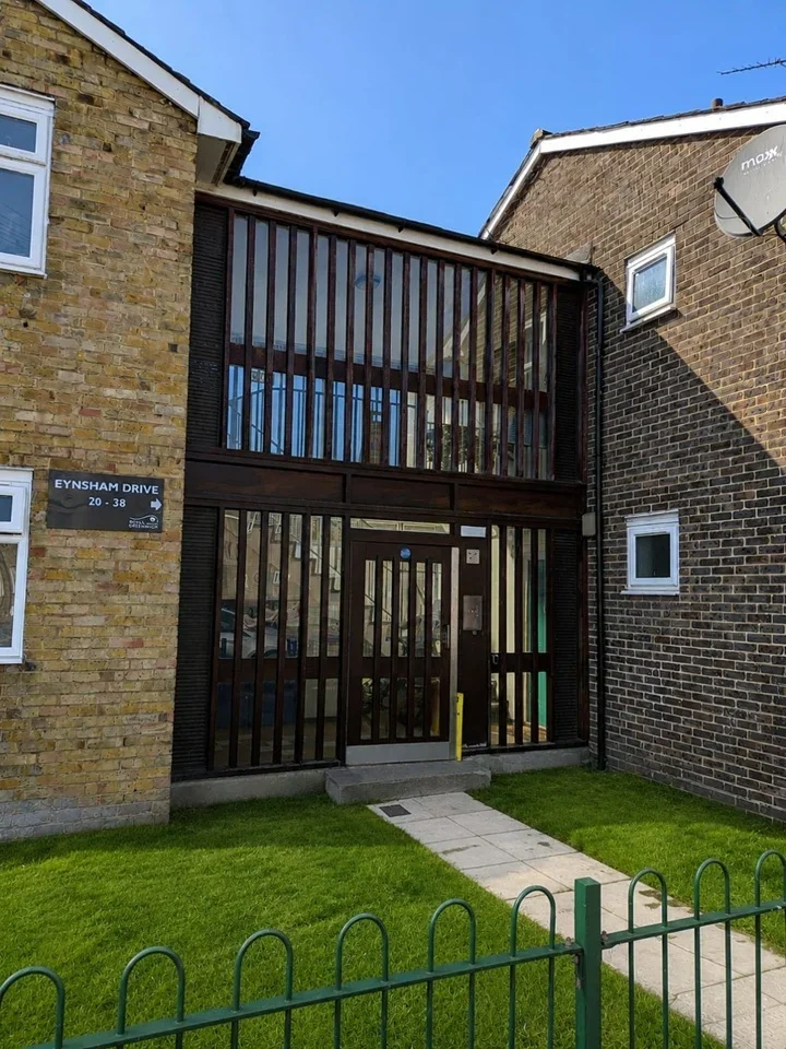 Flat Eynsham Drive in Greater London
