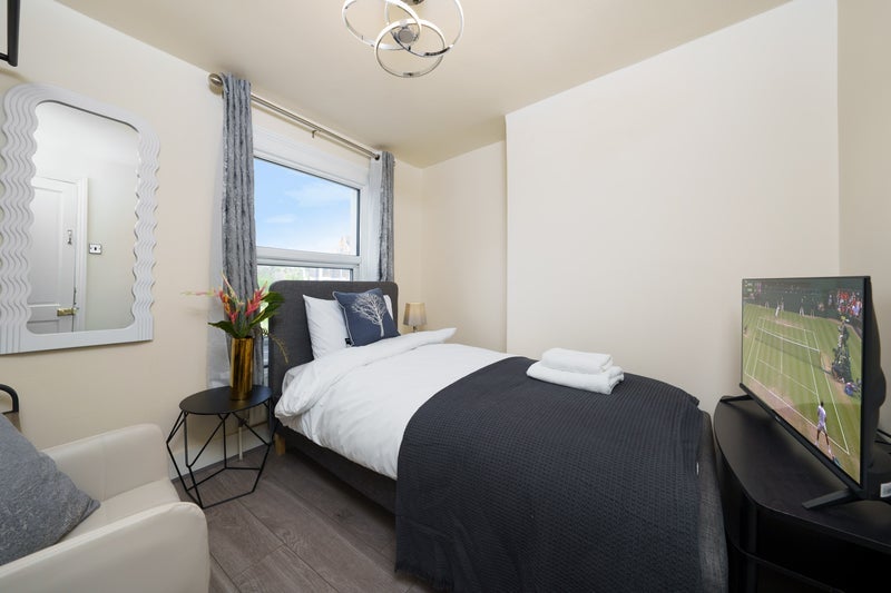 Flat Glyn Road in Greater London