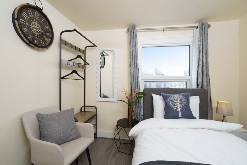 Flat Glyn Road in Greater London