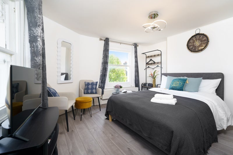 Flat Glyn Road in Greater London