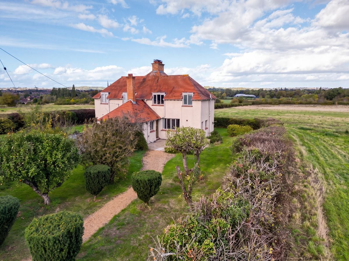 House Seven Meadows Road in Stratford-on-Avon