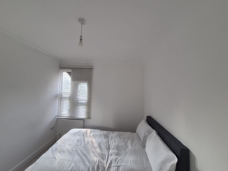 Room Friern Barnet Road in Greater London