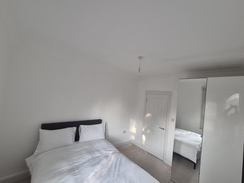Room Friern Barnet Road in Greater London