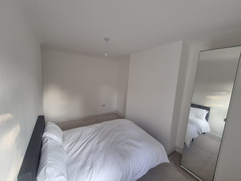 Room Friern Barnet Road in Greater London