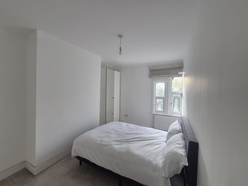Room Friern Barnet Road in Greater London