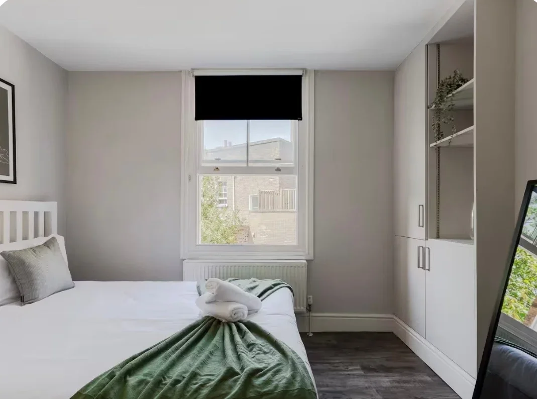 Flat Pembroke Road in Greater London