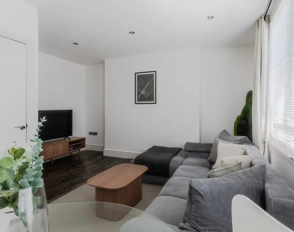 Flat Pembroke Road in Greater London