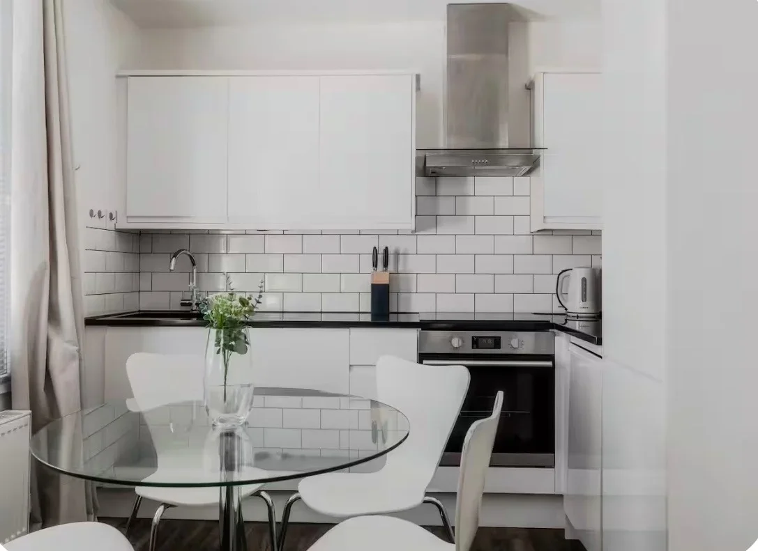 Flat Pembroke Road in Greater London