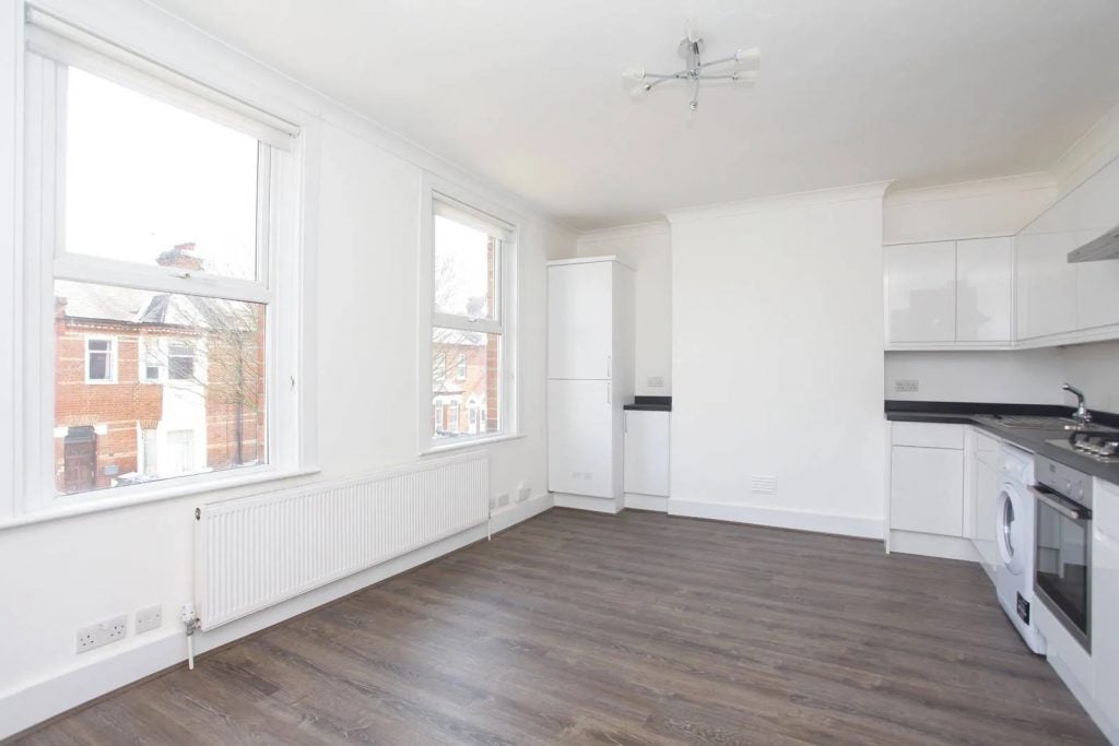 Flat Ravenshurst Avenue in Greater London