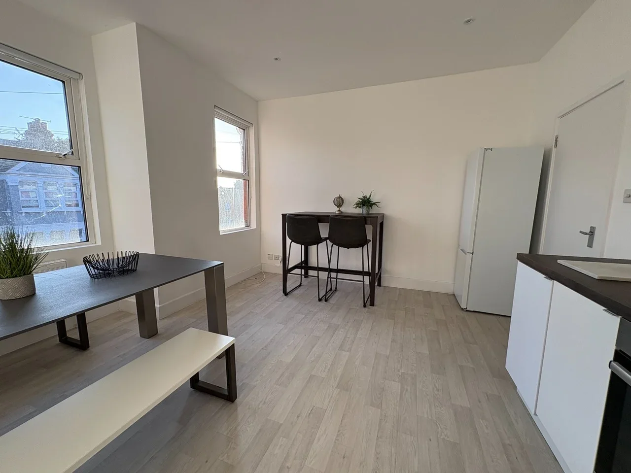 Flat Larch Road in Greater London