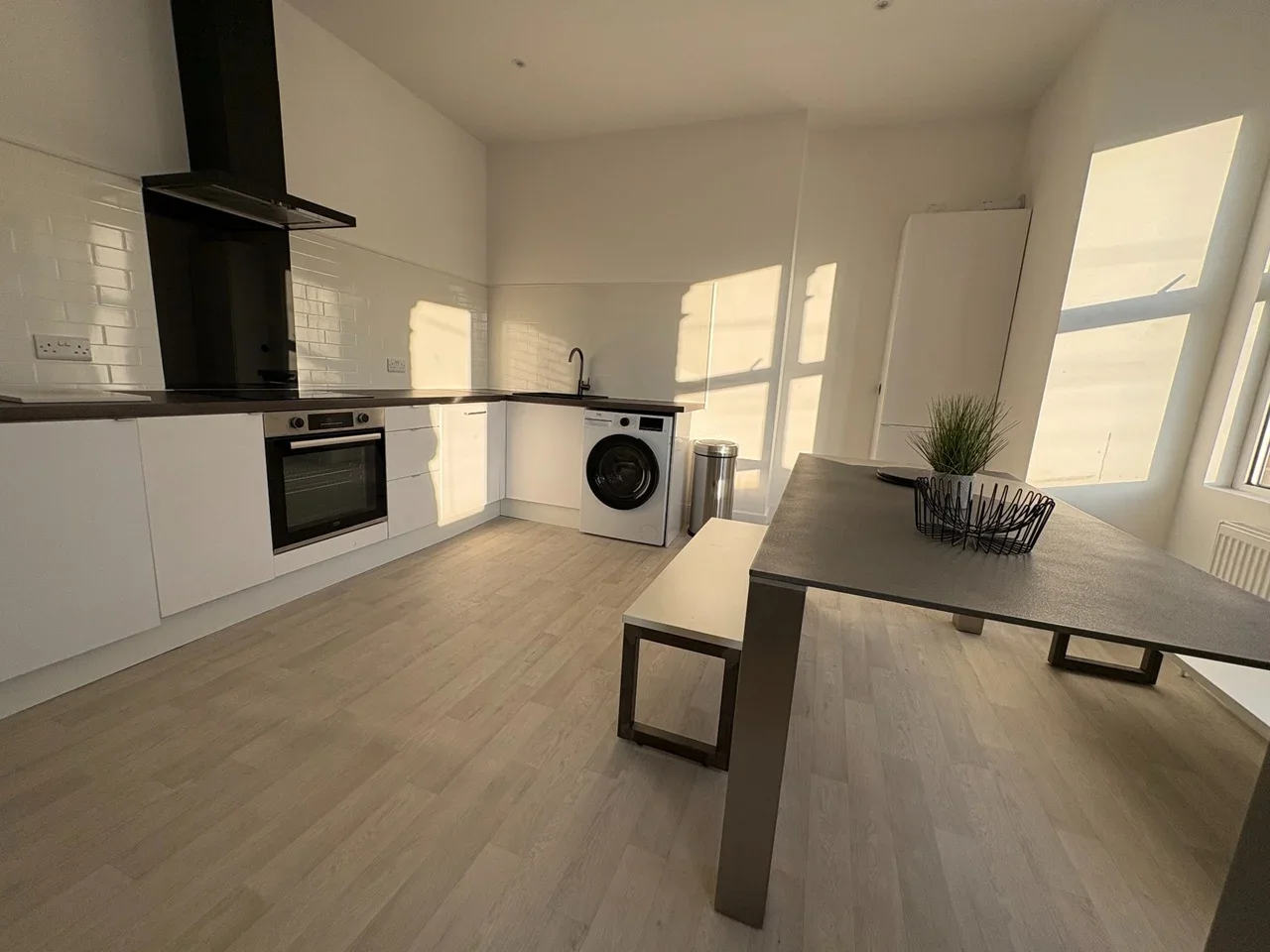 Flat Larch Road in Greater London