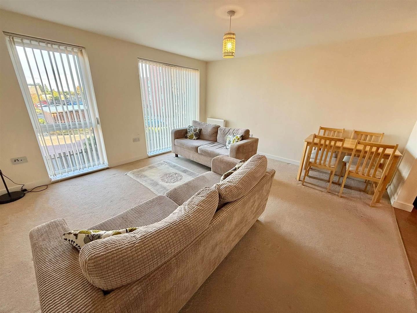 Flat Monticello Way in Coventry